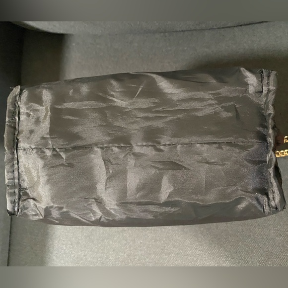 ⭐️Tarte Quilted Cosmetic Makeup Jewelry Bag Wristlet Clutch Purse Gold Chain - Picture 15 of 16